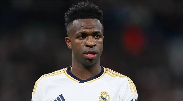 غموض يحيط بمستقبل فينيسيوس مع ريال مدريد بسبب أزمة الراتب